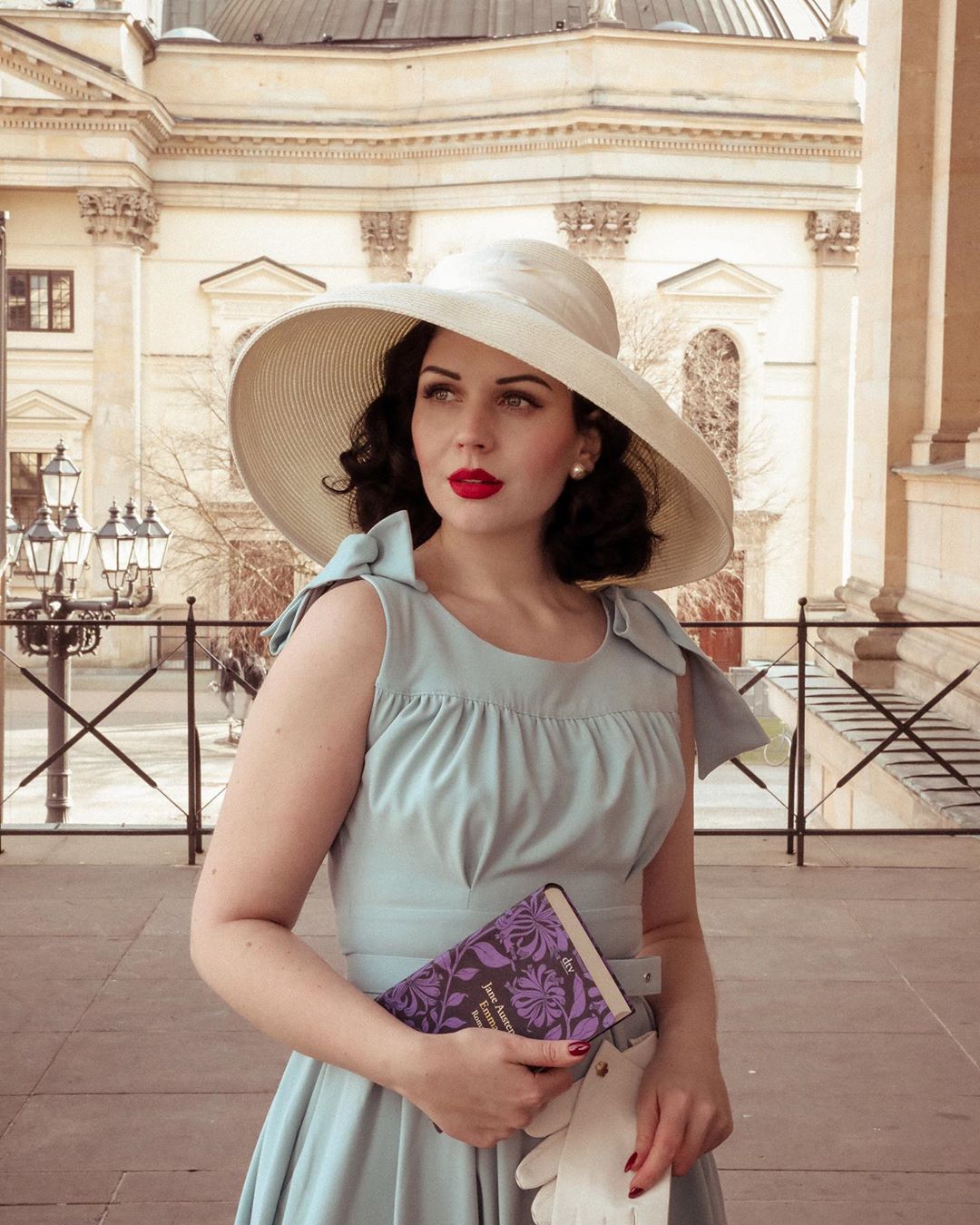 MIU Audrey Hepburn Inspired Wide Brim Straw Sun Hat for Women – Adjustable Off-White Hat with Multiple Brim Sizes & Scarf Options | Weddings, Halloween Costumes & Summer Elegance