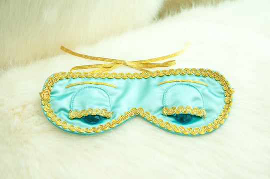 Audrey in a Bag Premium Iconic Holly Complete Sleep Costume Set with Tassel Earrings – Elegant Halloween & Everyday Loungewear - Utopiat