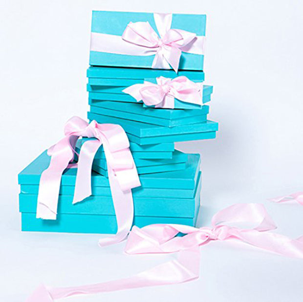 Holly Gift Boxes Inspired By Breakfast At Tiffany’s - Utopiat