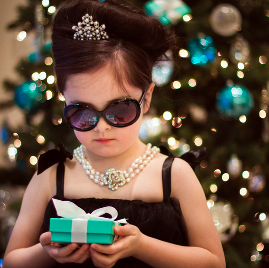 Mini Holly 5 Piece Accessories Set Inspired By Breakfast At Tiffany's - Utopiat