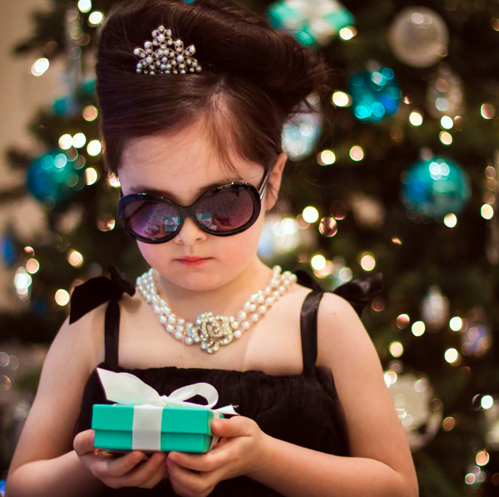 Mini Holly 5 Piece Accessories Set Inspired By Breakfast At Tiffany's - Utopiat